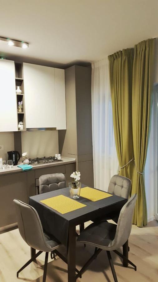 Elias Central Apartment - 2 Bedrooms & Free Parking 拉迪亚 外观 照片
