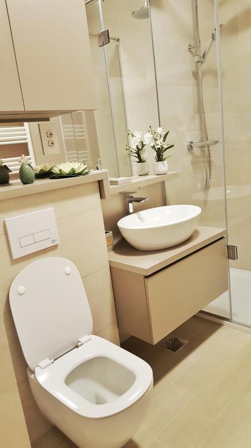 Elias Central Apartment - 2 Bedrooms & Free Parking 拉迪亚 外观 照片