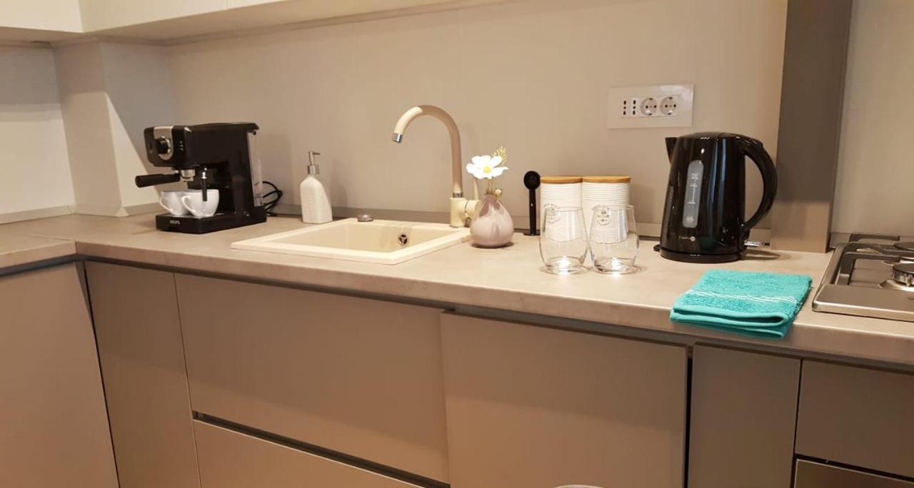 Elias Central Apartment - 2 Bedrooms & Free Parking 拉迪亚 外观 照片