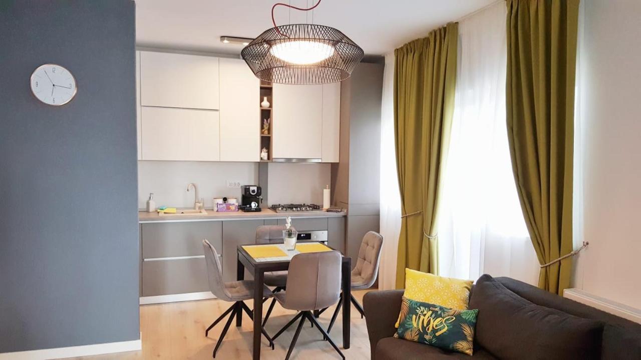 Elias Central Apartment - 2 Bedrooms & Free Parking 拉迪亚 外观 照片