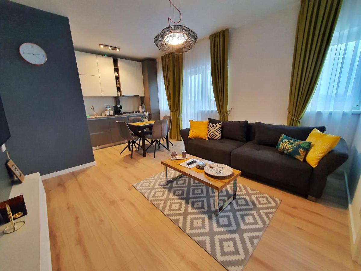 Elias Central Apartment - 2 Bedrooms & Free Parking 拉迪亚 外观 照片