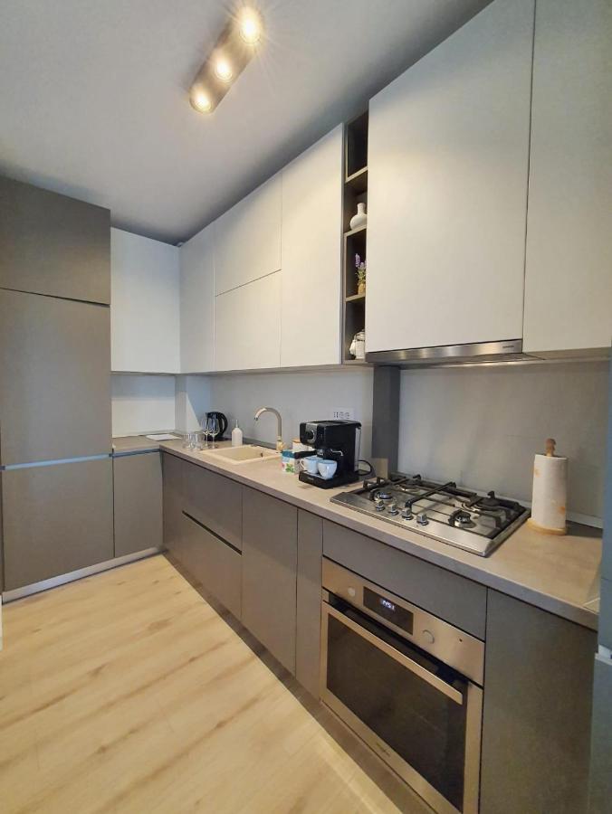 Elias Central Apartment - 2 Bedrooms & Free Parking 拉迪亚 外观 照片