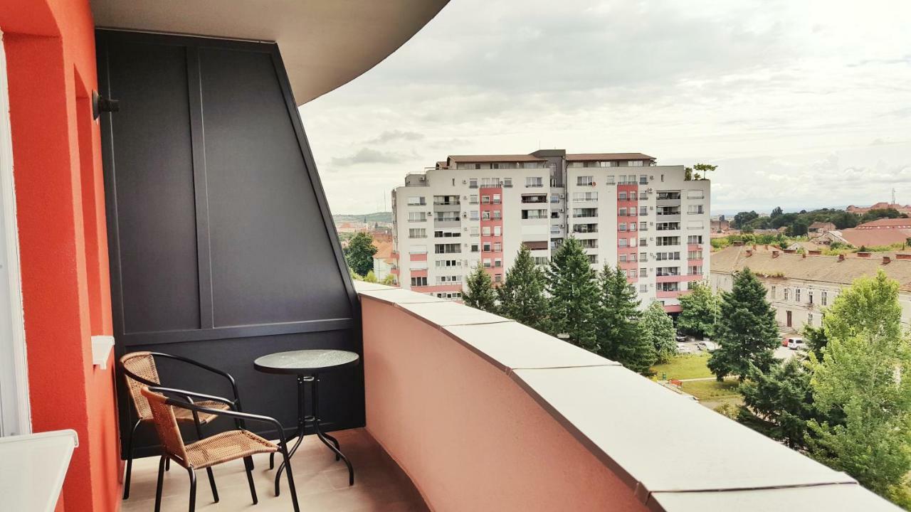 Elias Central Apartment - 2 Bedrooms & Free Parking 拉迪亚 外观 照片